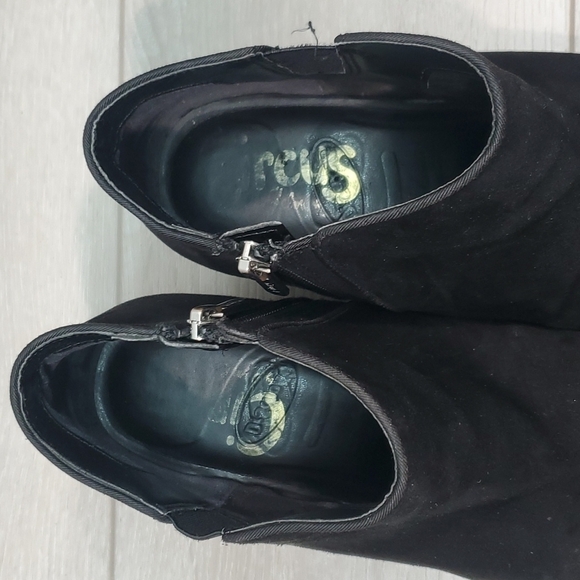 Circus by Sam Edelman Womens Suede Ankle Heels Booties shoes sz 8 - Picture 11 of 12